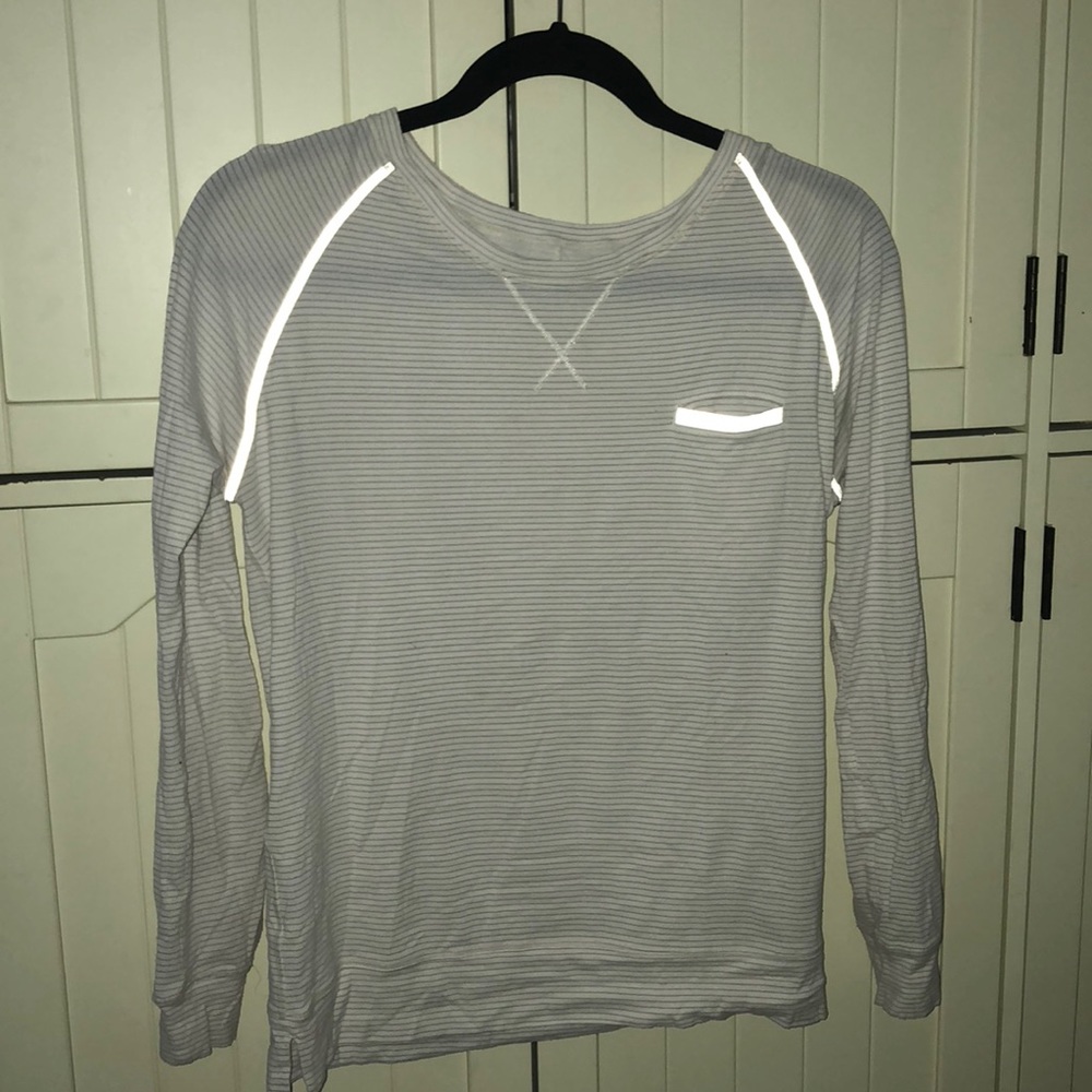 LULULEMON WHITE STRIPED LONG SLEEVE